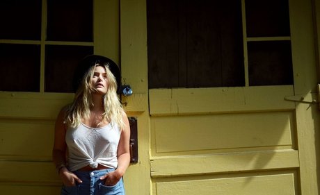 Rachel Keller porn model photo