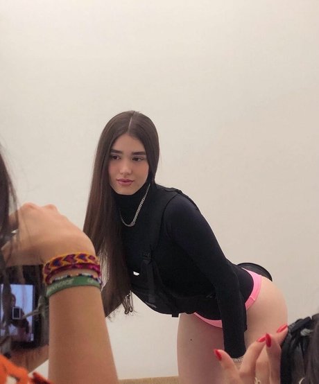 Lura Elys model images