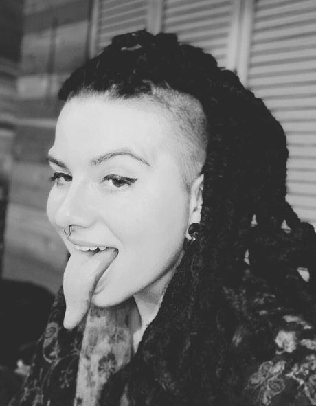 MoreCumberworldly beautiful model picture