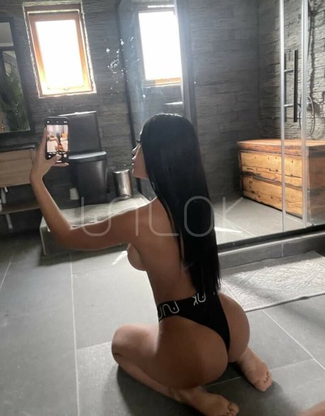 emilymatutt nude model pictures