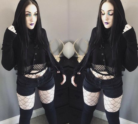 Voidvvitch art model img