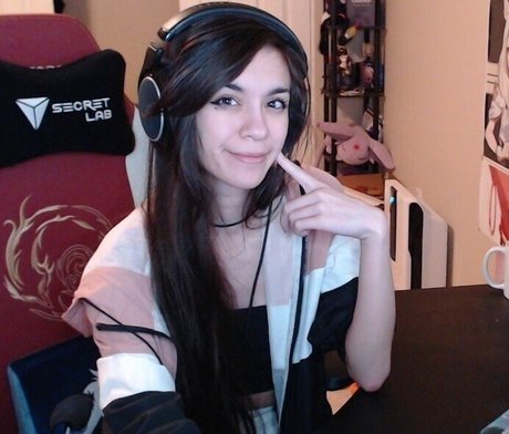 MaryMaybe star exclusive picture