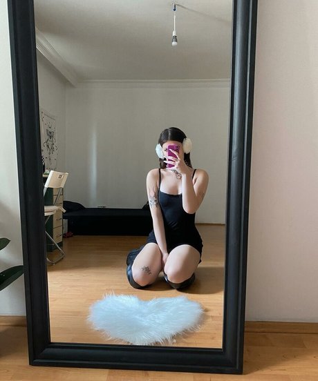 derin4y hot star photo