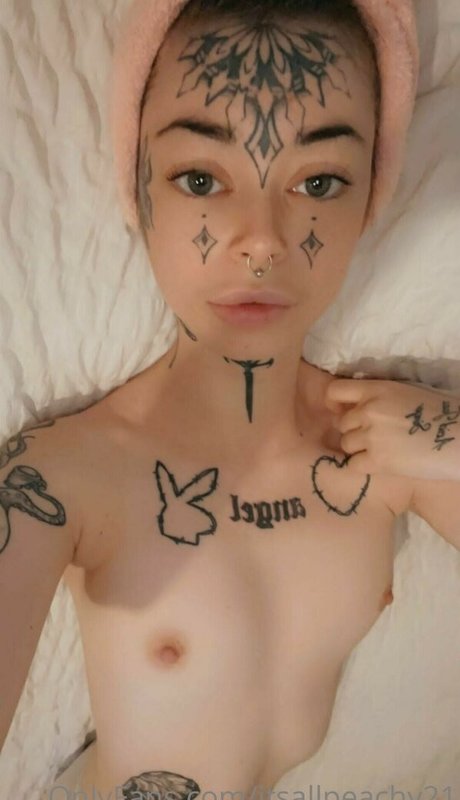 itsallpeachy21 model naked photos