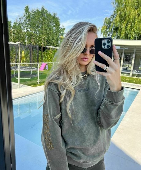 Romee Strijd model pretty pic