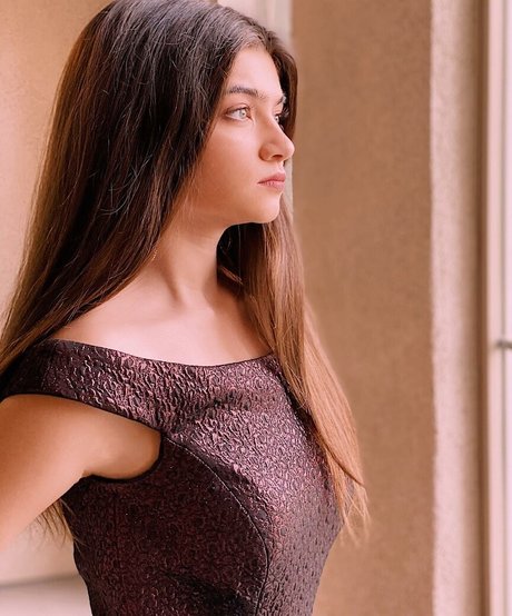 Samantha Gangal beautiful actress galleries