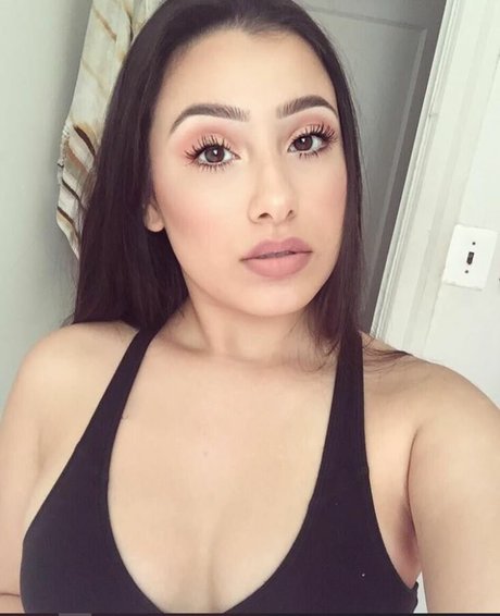 Victoriaines model erotic photos