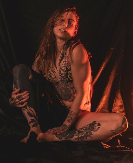 Ella Anne Kociuba sexy star gallery