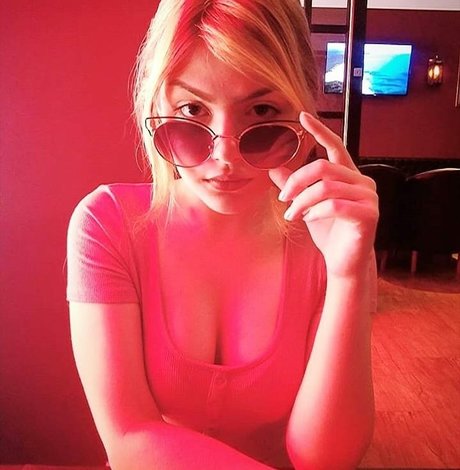 Maju Cescato hot actress picture