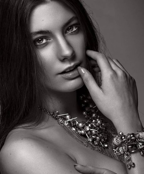 Lea Chloe model naked pics