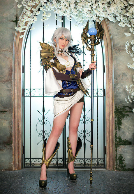 Spiral Cats Cosplay model naked image