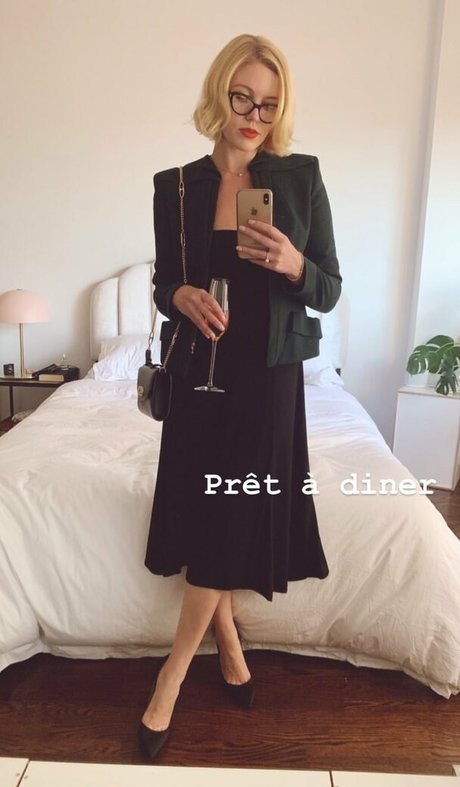 Vivienne Cole porn model images