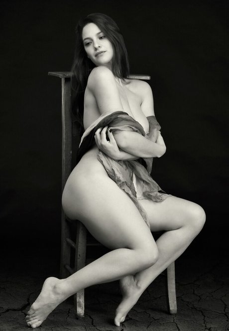 Pris Mundar high quality actress photo