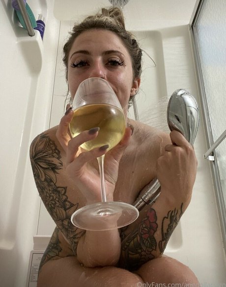 Angdollarsign art actress pic