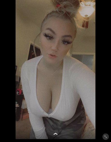 Maggielifts pornstar adult images