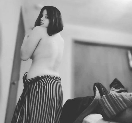 Croline Cpelri model xxx img