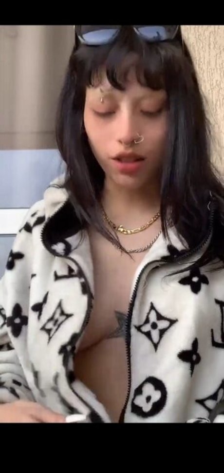 Strychniness model pretty photos