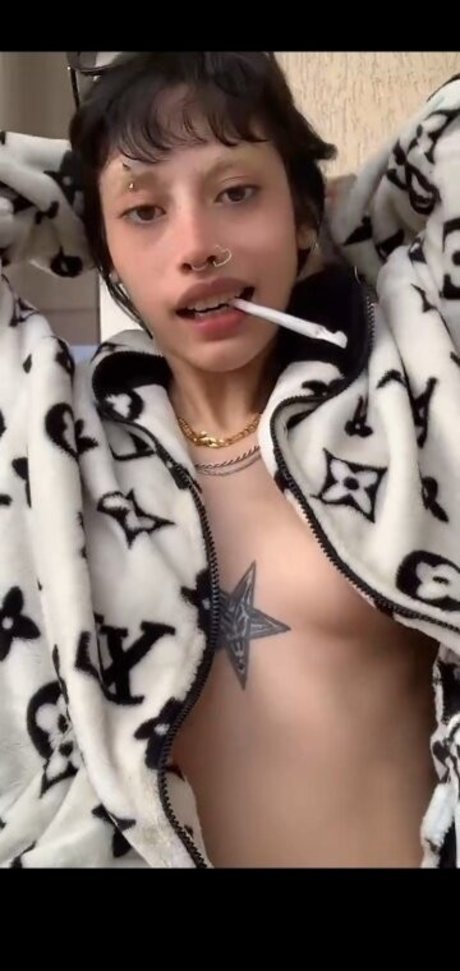 Strychniness nude actress photo