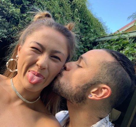 Gronya Somerville art star pics