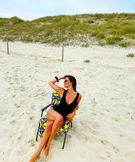 Vanessa Le Moigne star sexy images