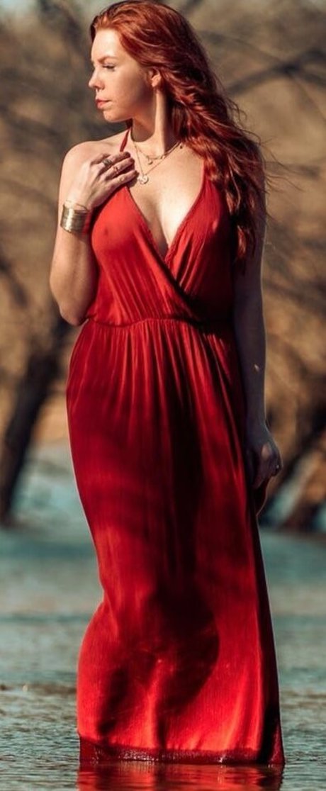 Ashleynmaynard star hot image