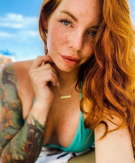 Ashleynmaynard hot actress pictures