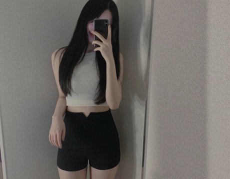 Asmr Plop sexy model photo