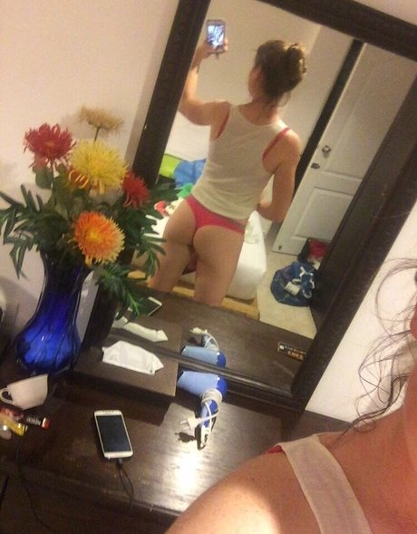 Lauren Kitchen naked model image