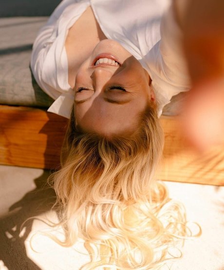 Iskara Lawrence hot actress image