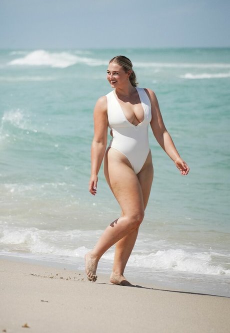 Iskara Lawrence erotic model gallery