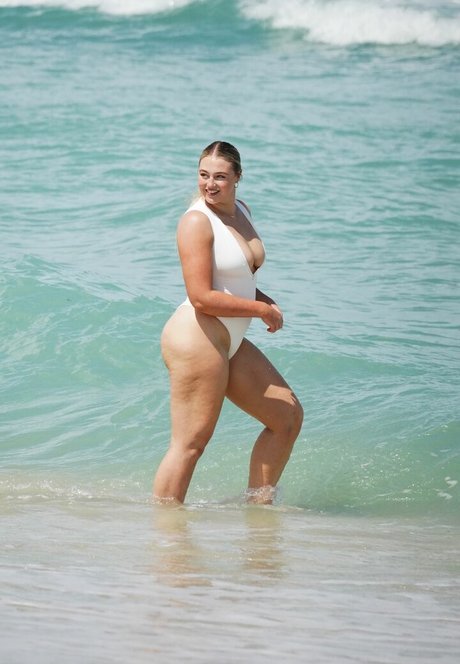 Iskara Lawrence model img