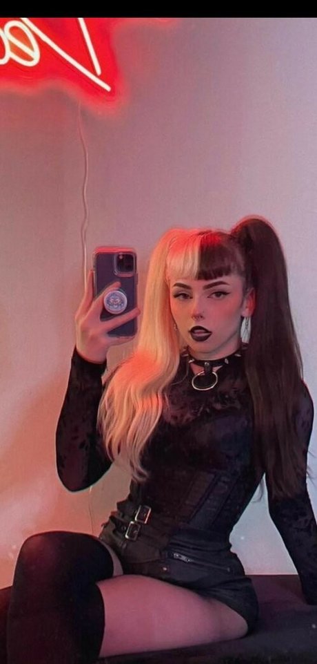 Emma Langevine model art pics