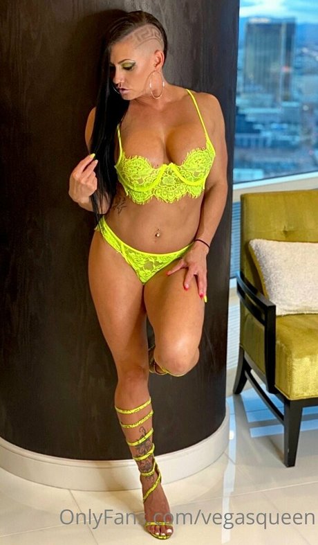 Queenkarma69 naked pornstar img