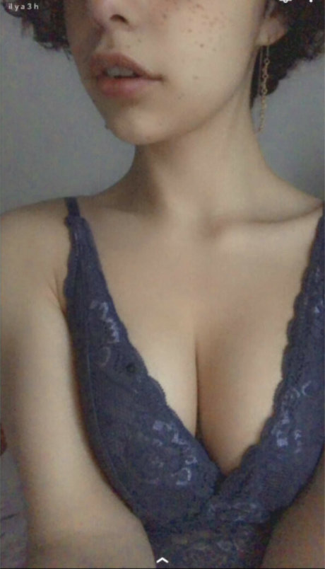 chewwy vanilla model free pictures