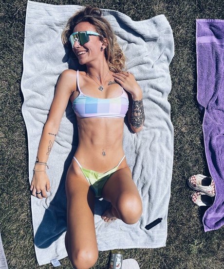 hailee justice nudes star pictures