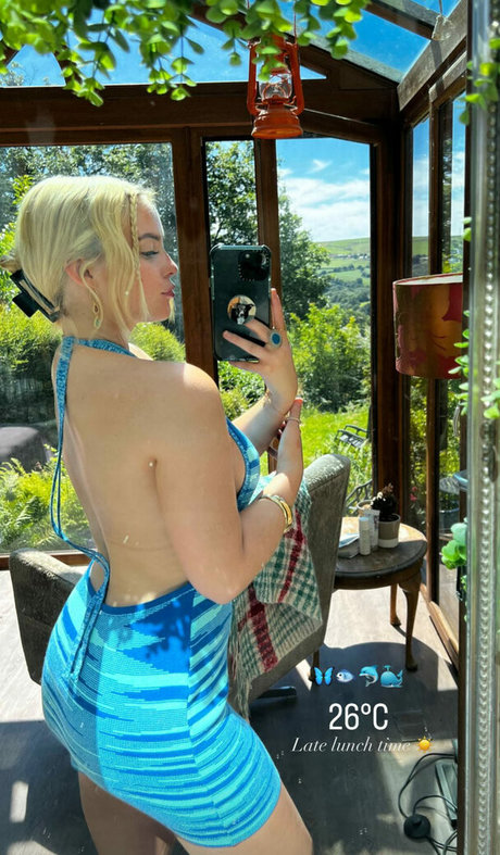 Coronation Street star nice photos