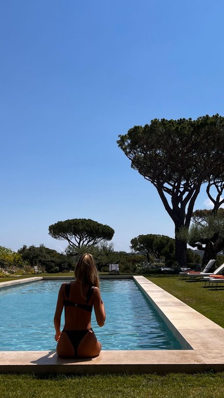 Viky Varga pornstar sexy gallery