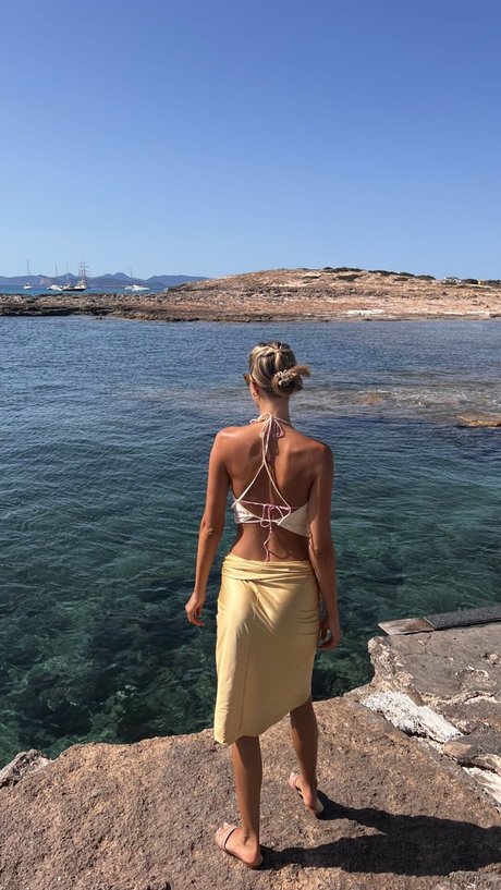 Viky Varga art star gallery