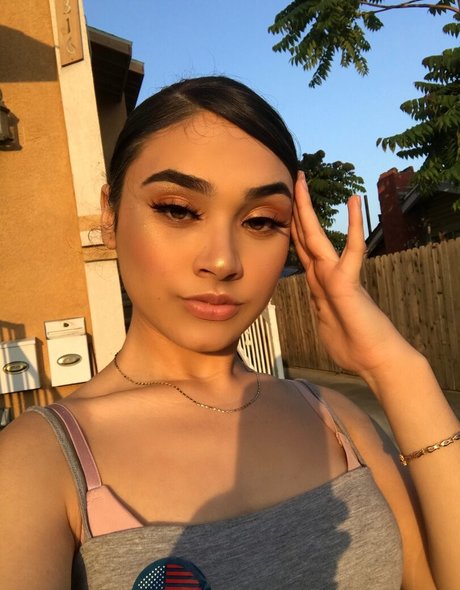 Trap4May pornstar art gallery