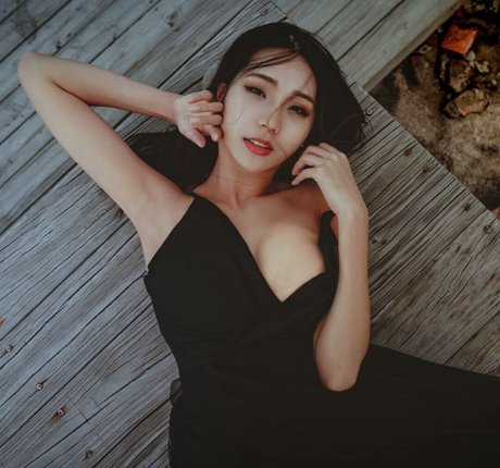 petite brunette onlyfans free naked images