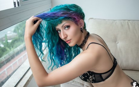 Biahallier nudes model pic