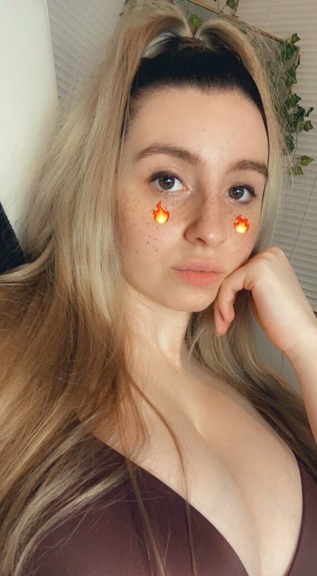 KylieeOW free pornstar gallery