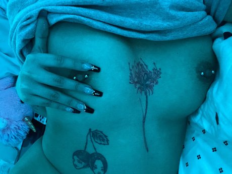 winryrockb3ll sexy pornstar image