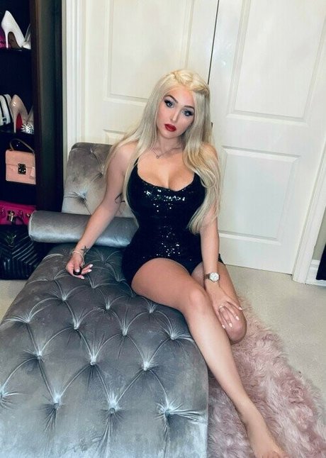 AvyannaLouve pornstar erotic img