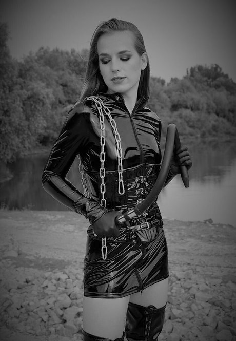 Lady Annabelle star perfect pictures