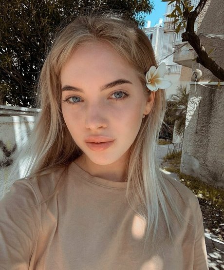 Shamlessrabbit nice pornstar photo