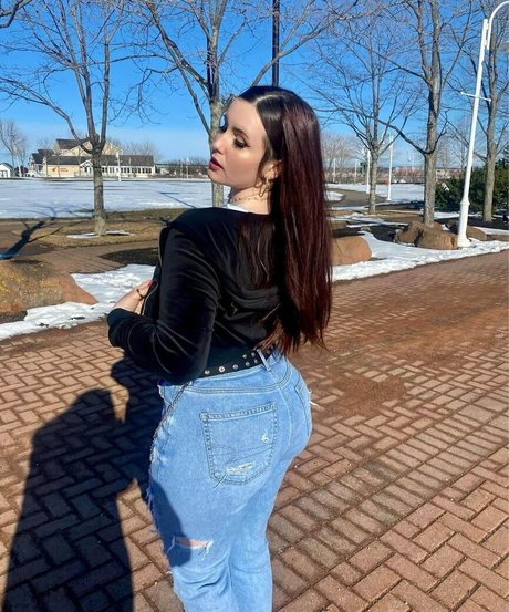 Sofia MacBeth pornstar hd gallery