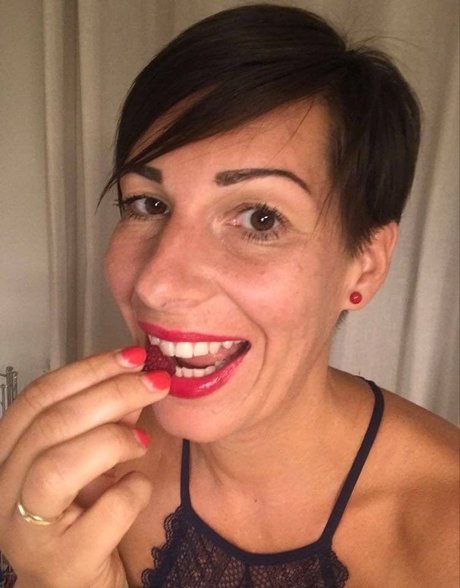 big tits brunette onlyfans naked picture