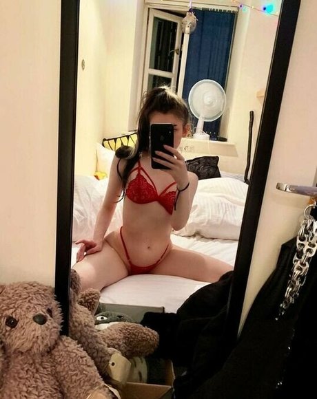 danierruu erotic actress img