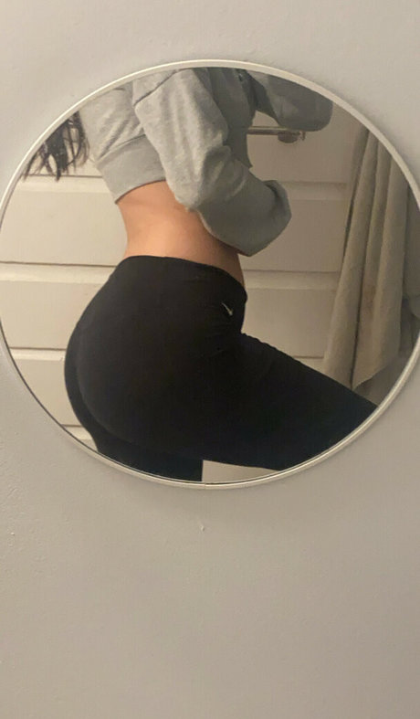 egirlmac exclusive model image